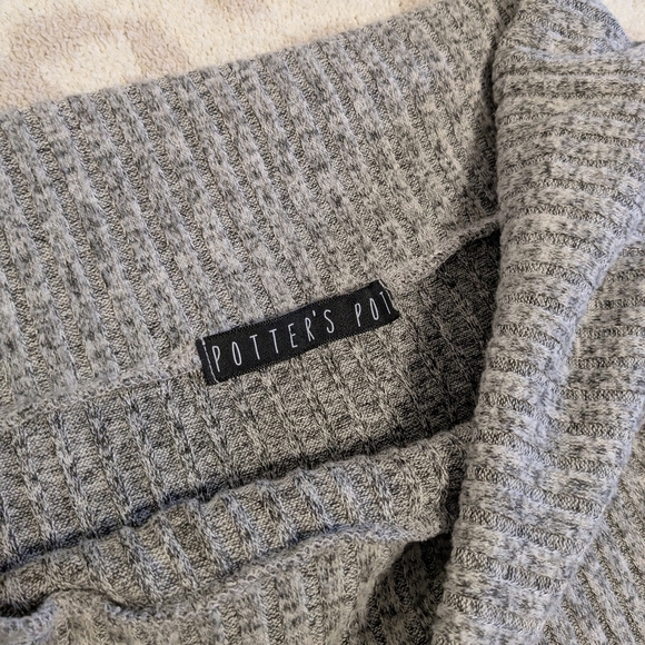 Soft Stretchy Grey Charcoal Off-Shoulder Top Thin Sweater Small Medium - Picture 4 of 7